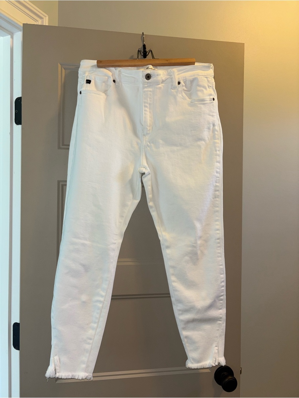 KanCan White Ankle Crop Jeans